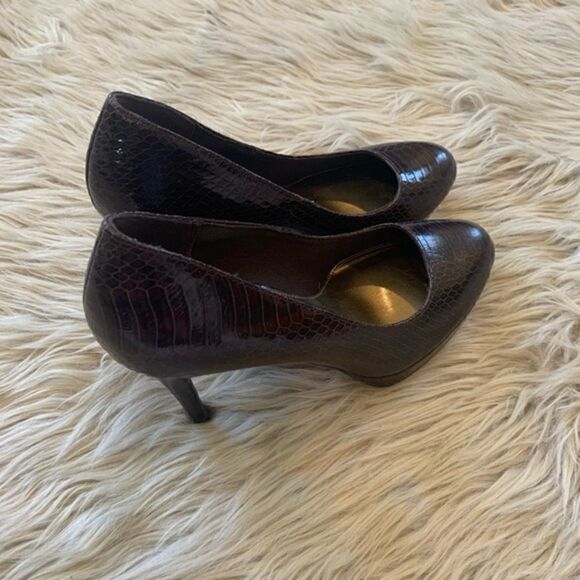 Christian Siriano Faux Croc Brown Heels size 8 - Picture 5 of 6